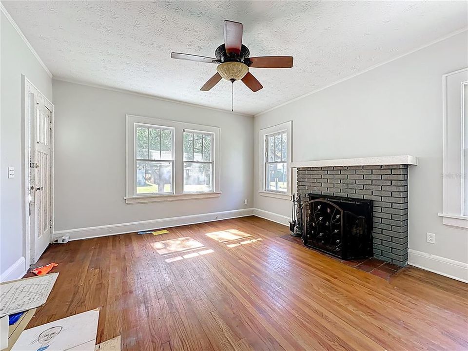 For Sale: $234,900 (3 beds, 1 baths, 1323 Square Feet)