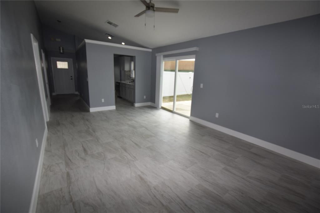 For Rent: $2,095 (3 beds, 2 baths, 1097 Square Feet)