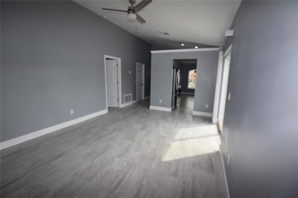 For Rent: $2,095 (3 beds, 2 baths, 1097 Square Feet)