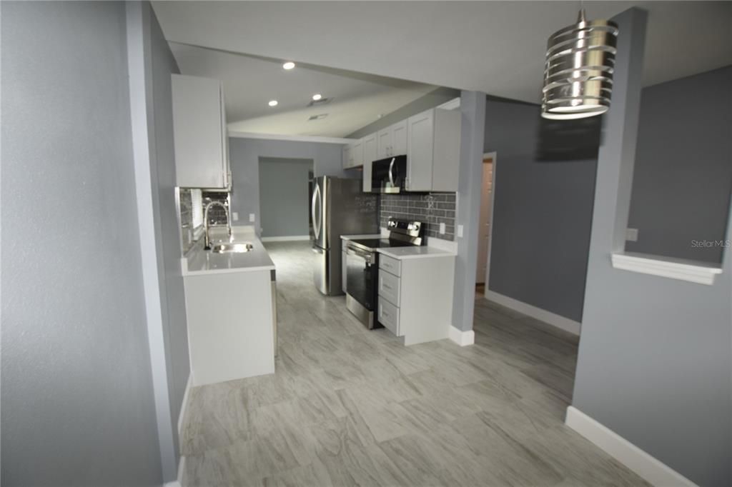 For Rent: $2,095 (3 beds, 2 baths, 1097 Square Feet)