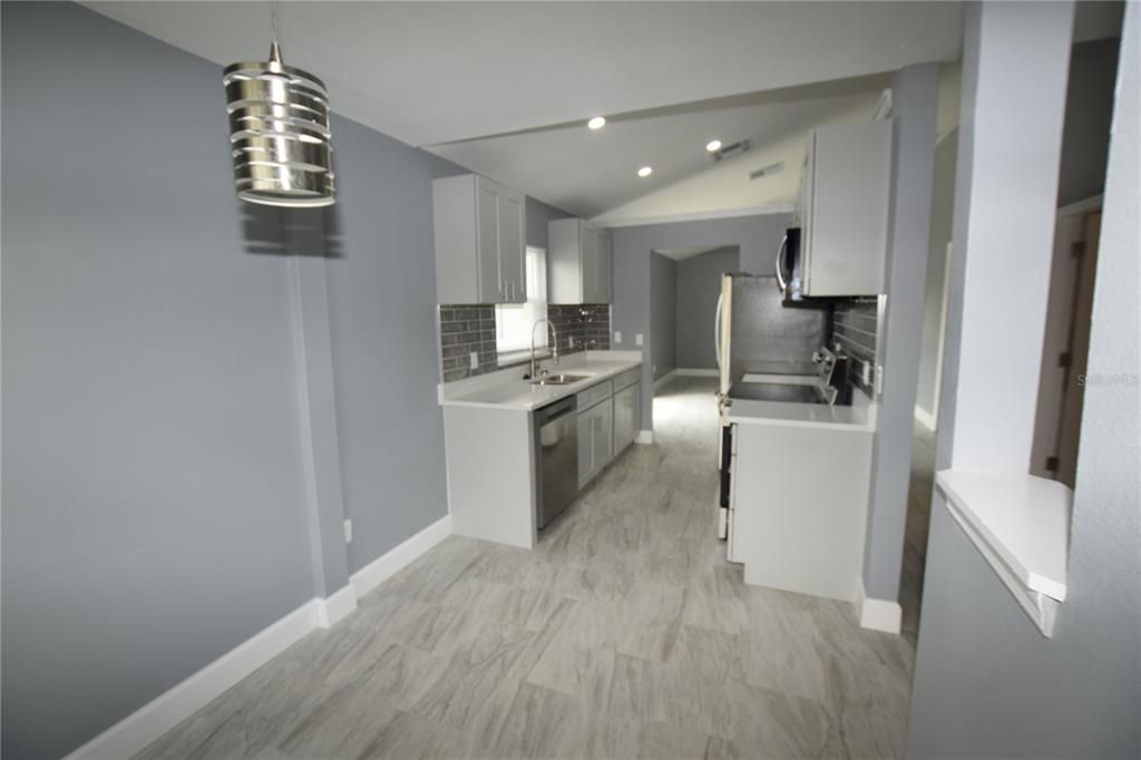 For Rent: $2,095 (3 beds, 2 baths, 1097 Square Feet)