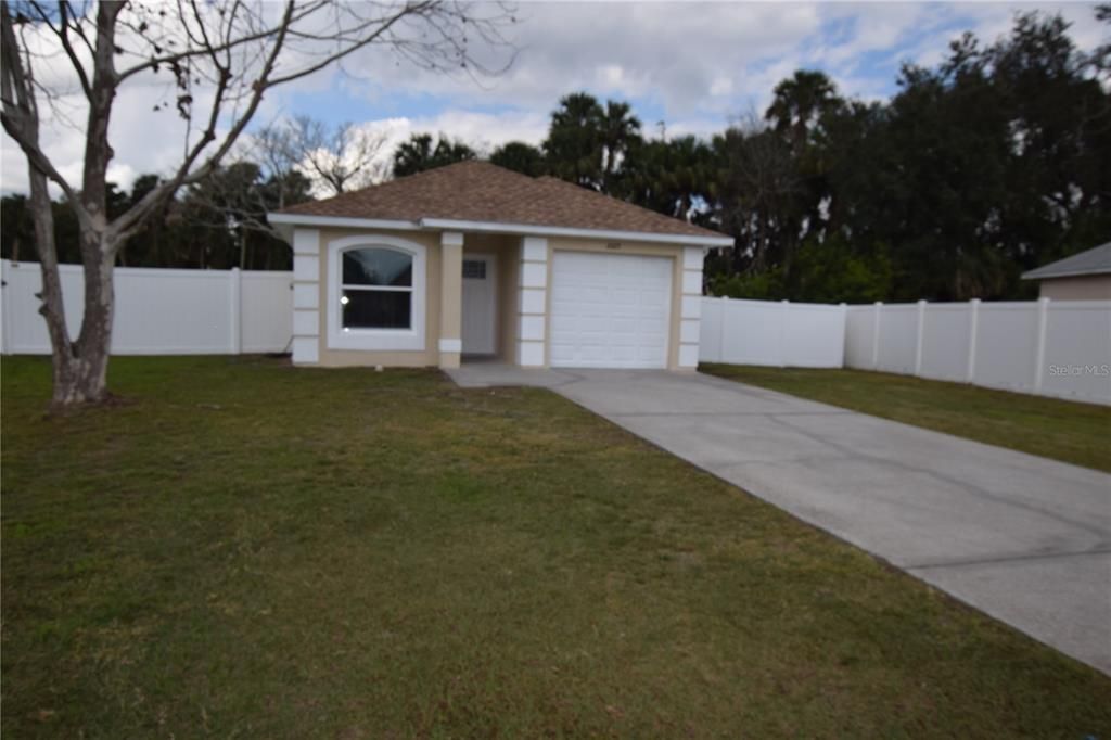 For Rent: $2,095 (3 beds, 2 baths, 1097 Square Feet)