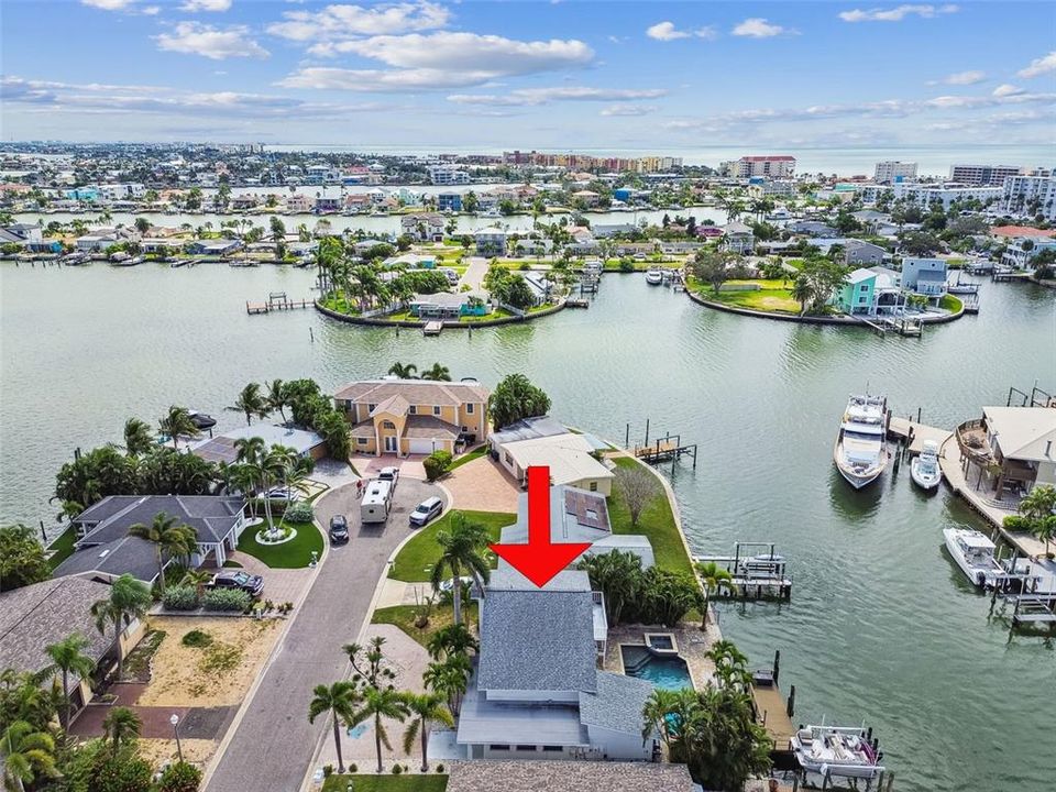 For Sale: $899,000 (4 beds, 2 baths, 1760 Square Feet)