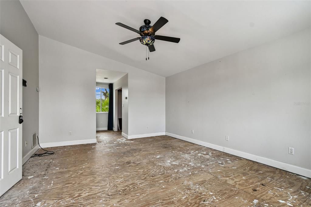 For Sale: $899,000 (4 beds, 2 baths, 1760 Square Feet)