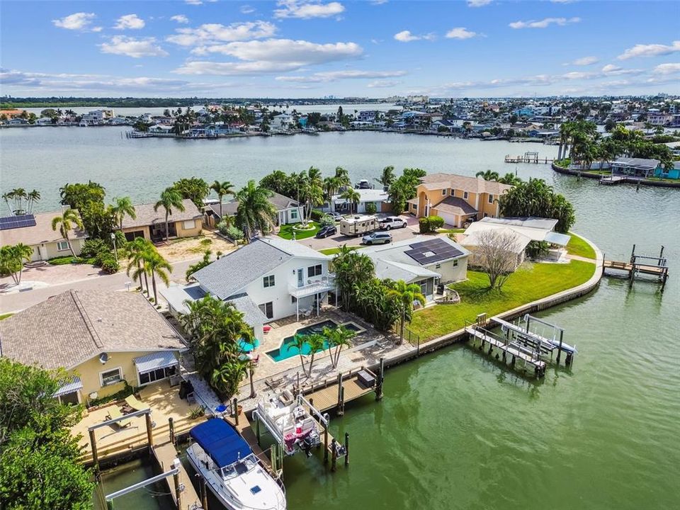 For Sale: $899,000 (4 beds, 2 baths, 1760 Square Feet)