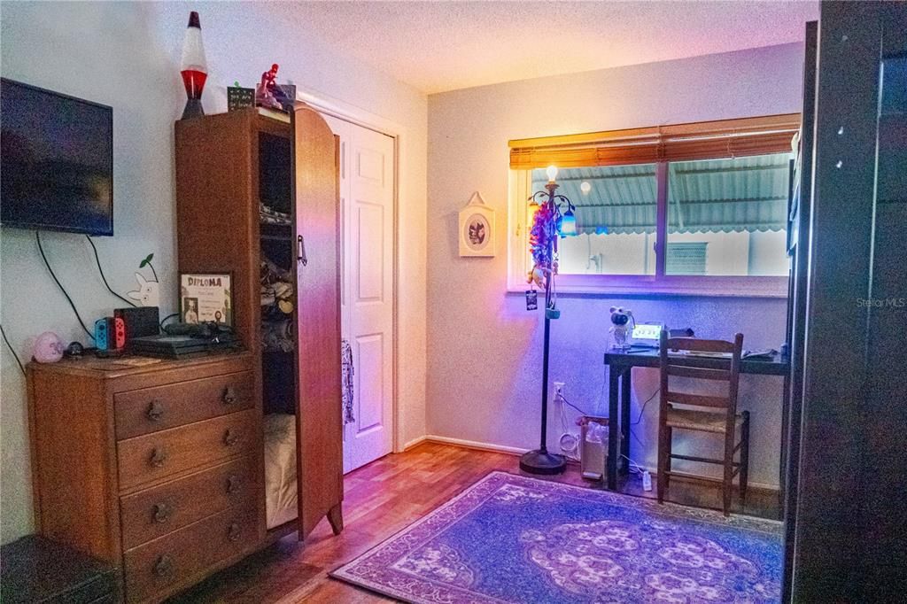 For Sale: $329,000 (2 beds, 1 baths, 1148 Square Feet)