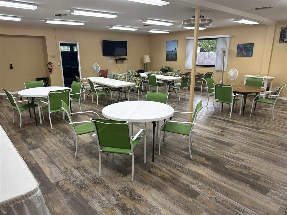 For Sale: $329,000 (2 beds, 1 baths, 1148 Square Feet)