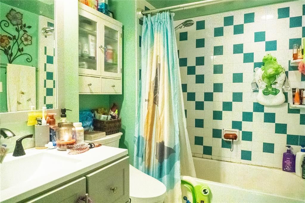 For Sale: $329,000 (2 beds, 1 baths, 1148 Square Feet)