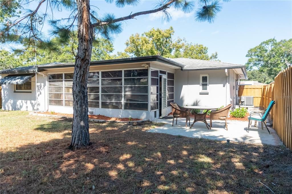 For Sale: $329,000 (2 beds, 1 baths, 1148 Square Feet)