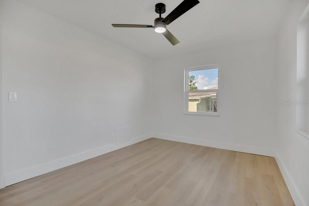 待售: $265,000 (2 贝兹, 2 浴室, 1030 平方英尺)