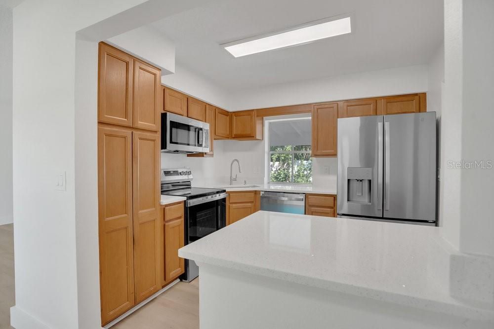 待售: $265,000 (2 贝兹, 2 浴室, 1030 平方英尺)