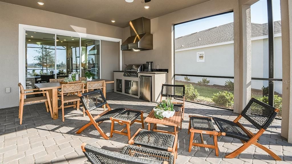 Activo con contrato: $950,000 (3 camas, 3 baños, 3115 Pies cuadrados)