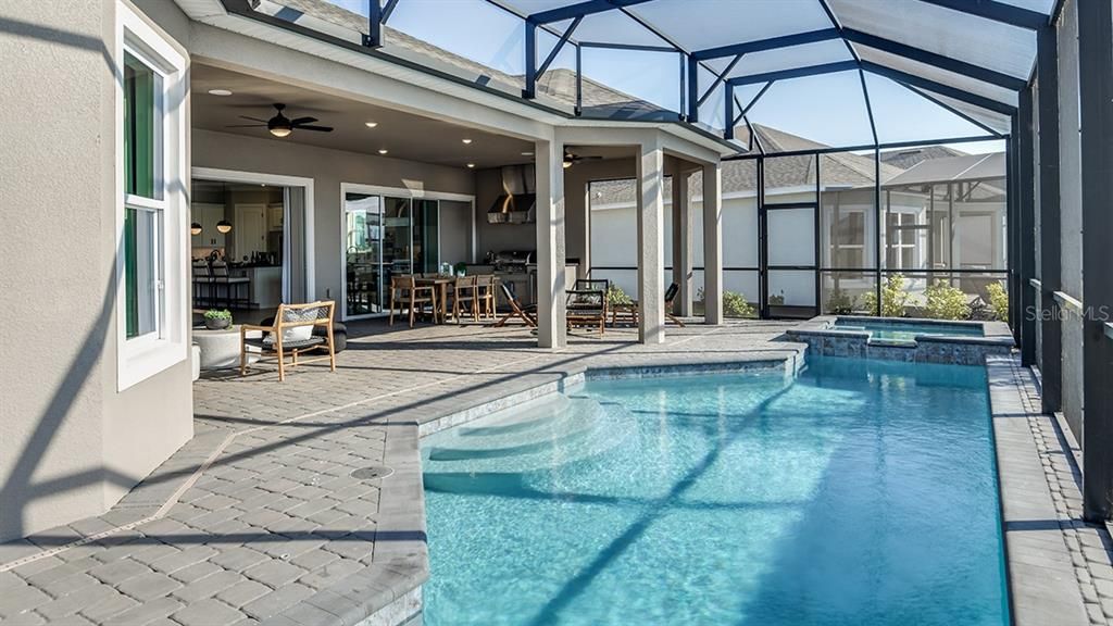 Activo con contrato: $950,000 (3 camas, 3 baños, 3115 Pies cuadrados)