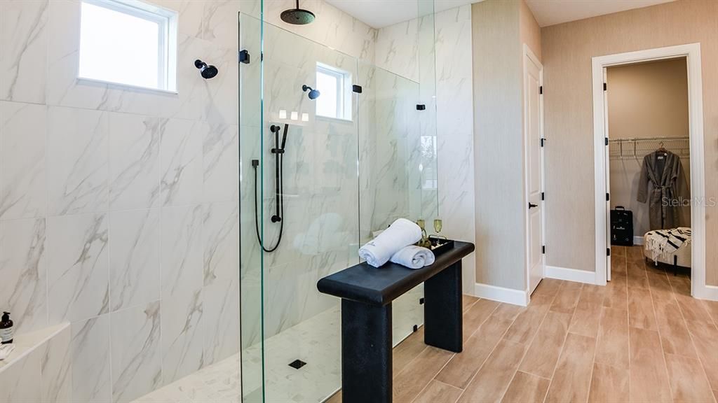 Activo con contrato: $950,000 (3 camas, 3 baños, 3115 Pies cuadrados)