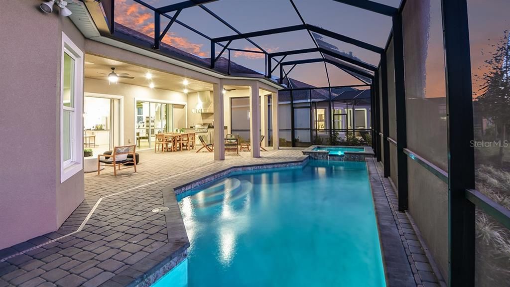 Activo con contrato: $950,000 (3 camas, 3 baños, 3115 Pies cuadrados)