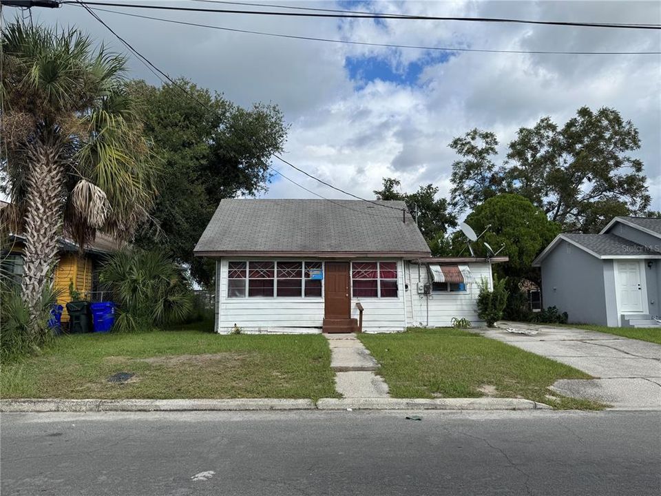 Recently Sold: $160,000 (3 beds, 2 baths, 1036 Square Feet)