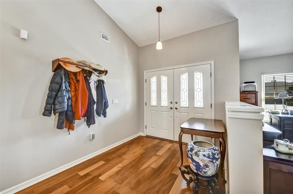 For Sale: $860,000 (3 beds, 2 baths, 2495 Square Feet)