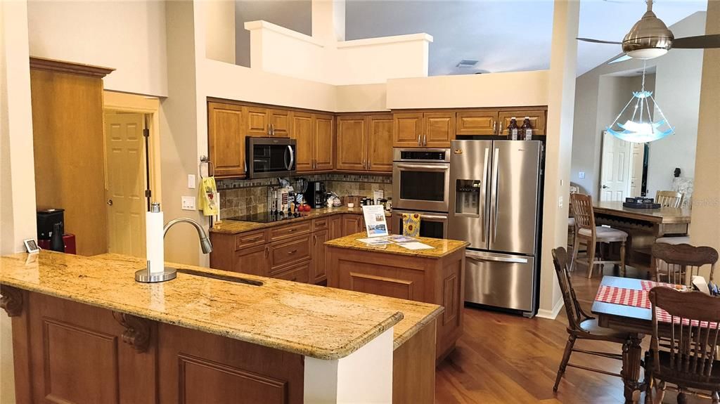 For Sale: $860,000 (3 beds, 2 baths, 2495 Square Feet)