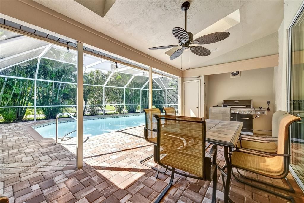 For Sale: $860,000 (3 beds, 2 baths, 2495 Square Feet)