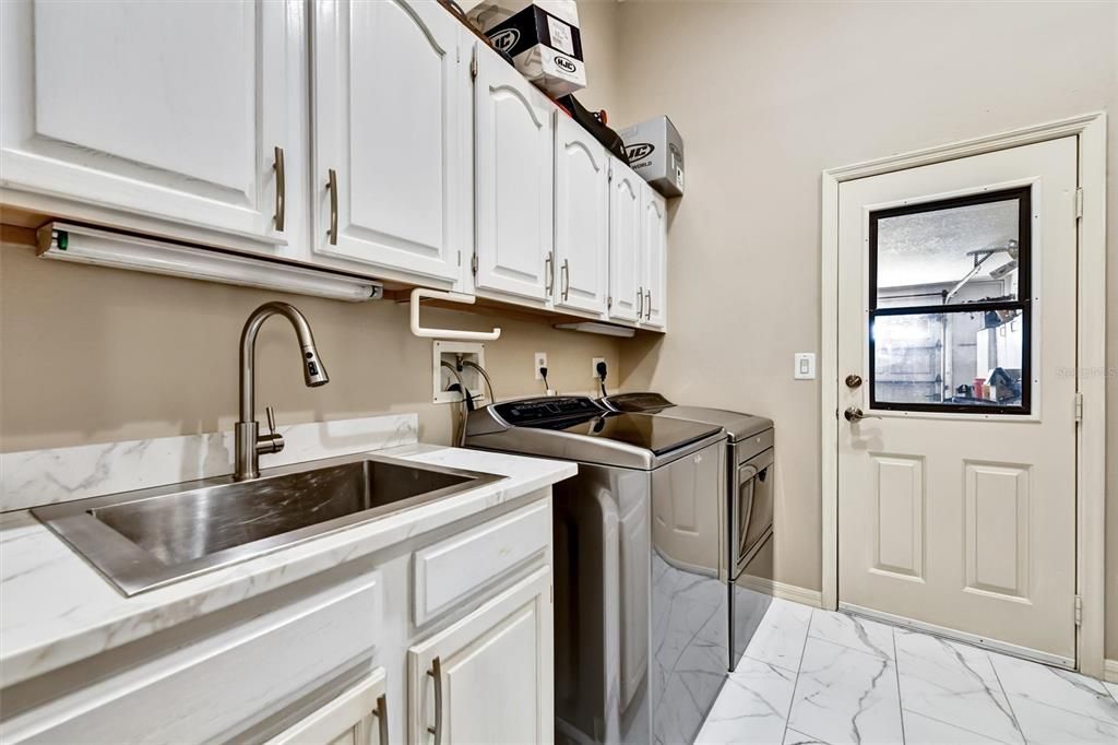 For Sale: $860,000 (3 beds, 2 baths, 2495 Square Feet)