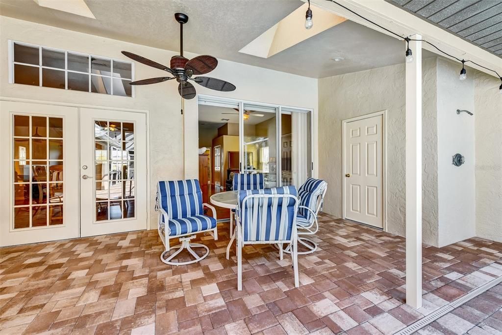 For Sale: $860,000 (3 beds, 2 baths, 2495 Square Feet)