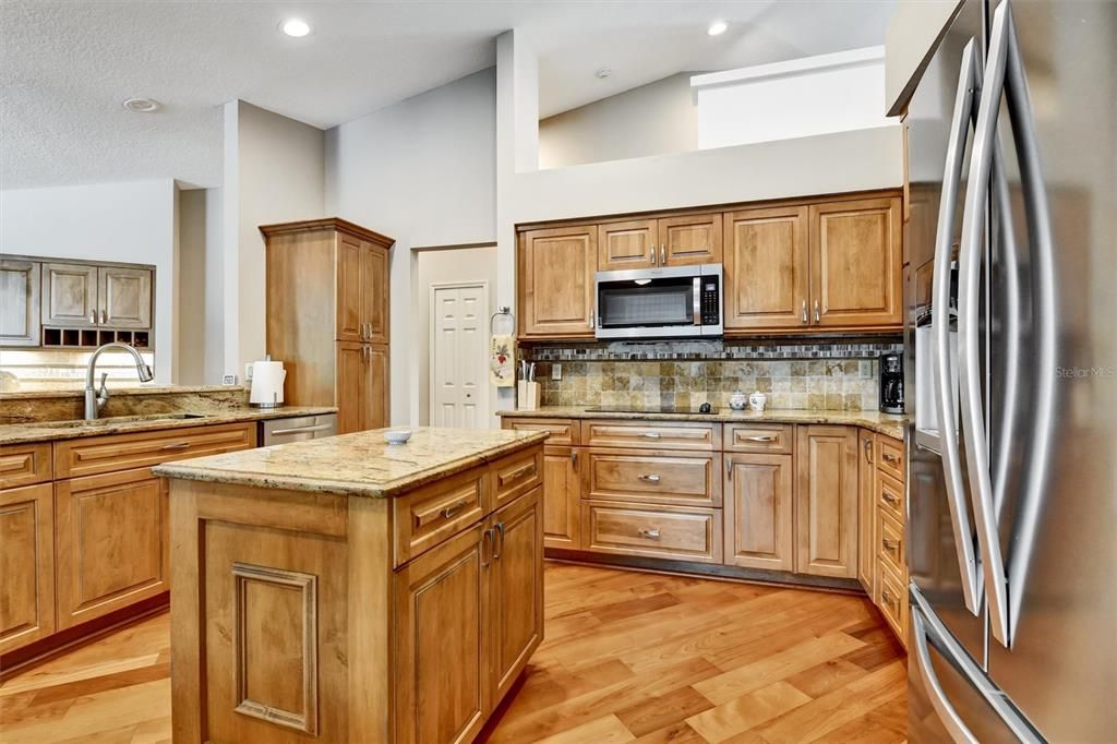 For Sale: $860,000 (3 beds, 2 baths, 2495 Square Feet)