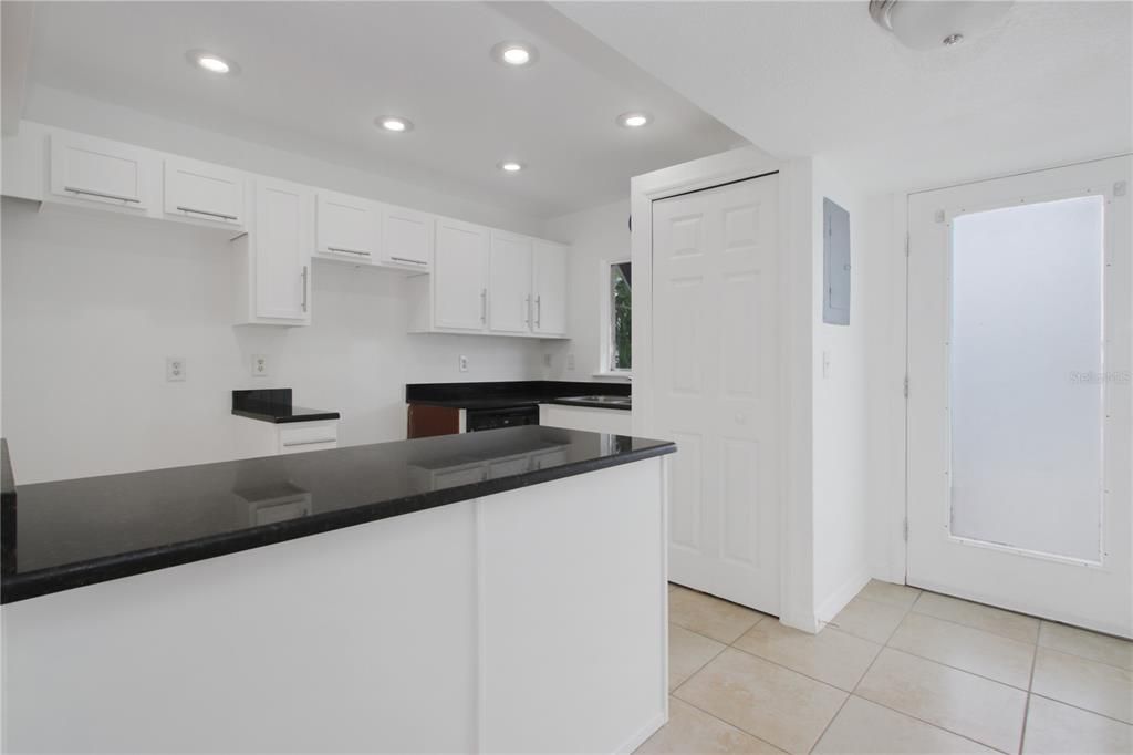 For Sale: $140,000 (2 beds, 1 baths, 1240 Square Feet)