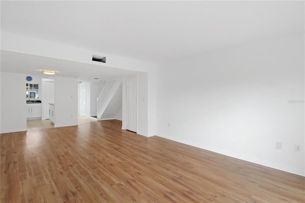 For Sale: $140,000 (2 beds, 1 baths, 1240 Square Feet)