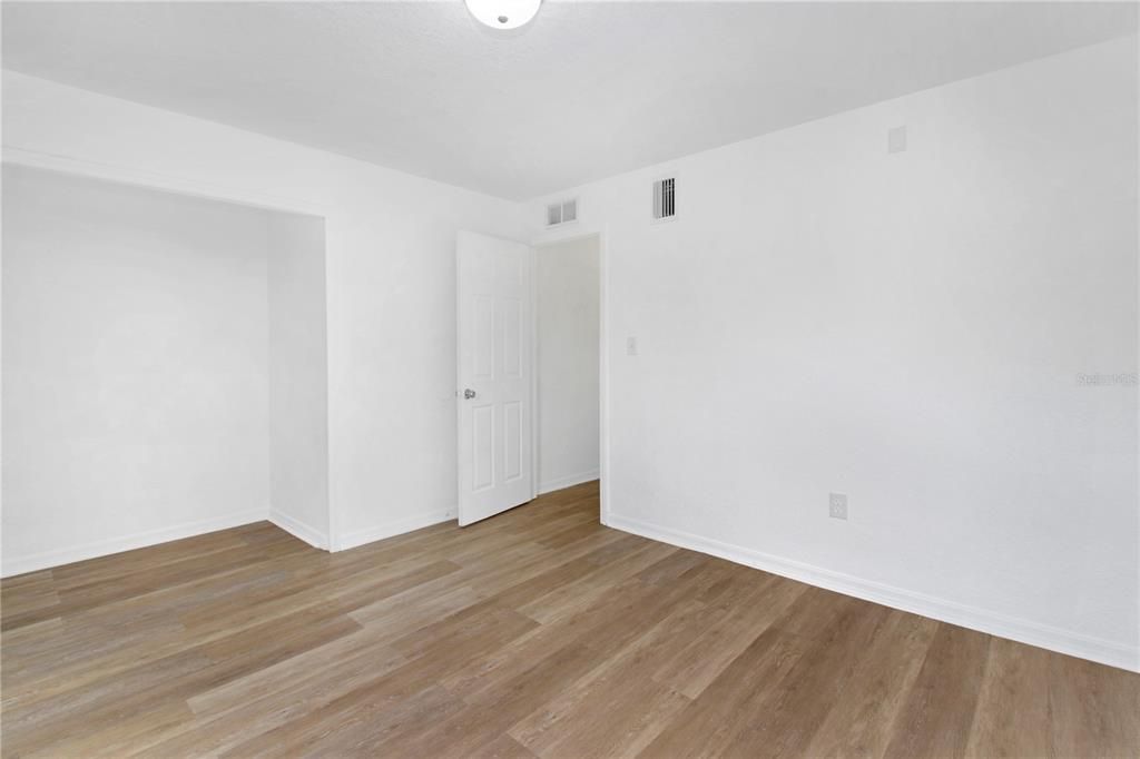 For Sale: $140,000 (2 beds, 1 baths, 1240 Square Feet)