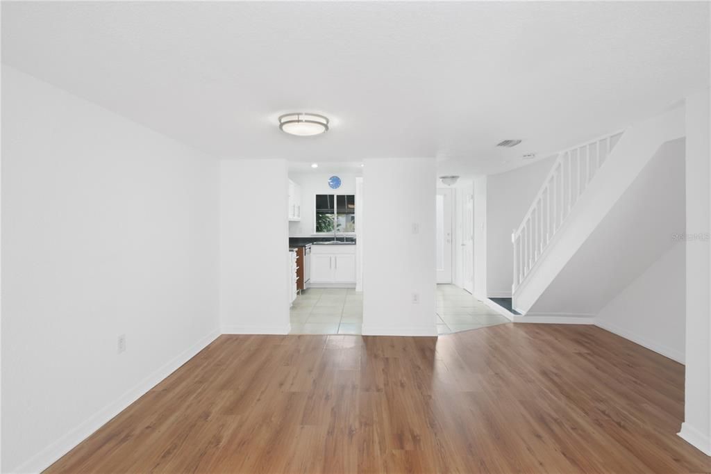 For Sale: $140,000 (2 beds, 1 baths, 1240 Square Feet)