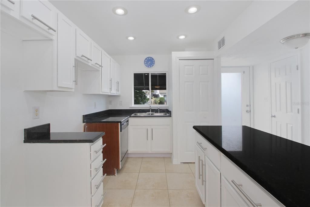 For Sale: $140,000 (2 beds, 1 baths, 1240 Square Feet)