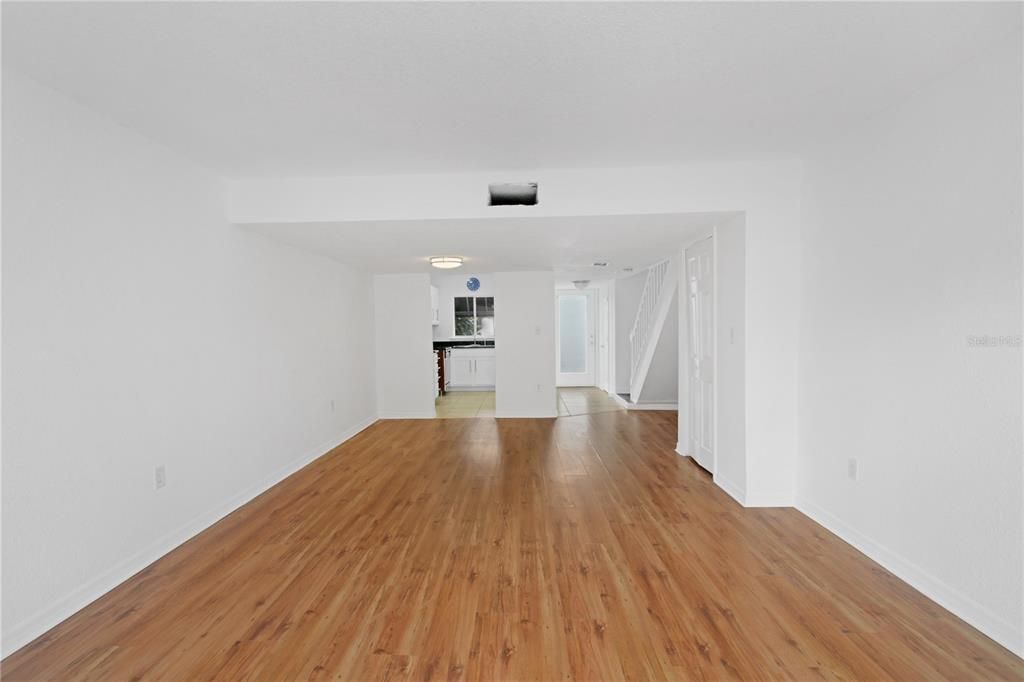 For Sale: $140,000 (2 beds, 1 baths, 1240 Square Feet)