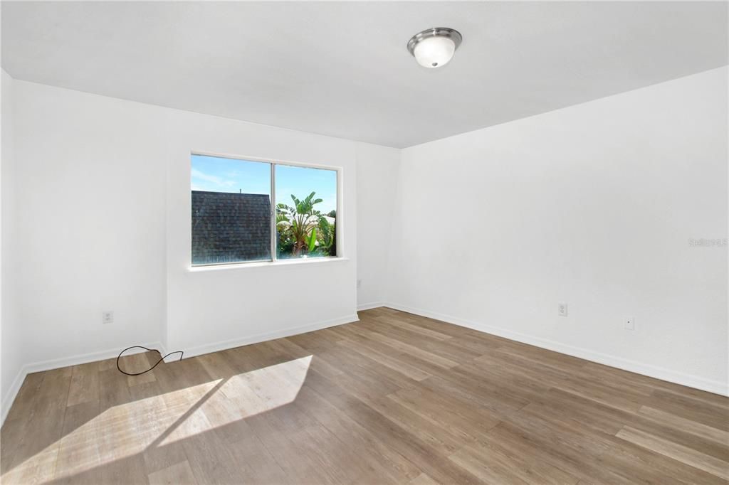 For Sale: $140,000 (2 beds, 1 baths, 1240 Square Feet)