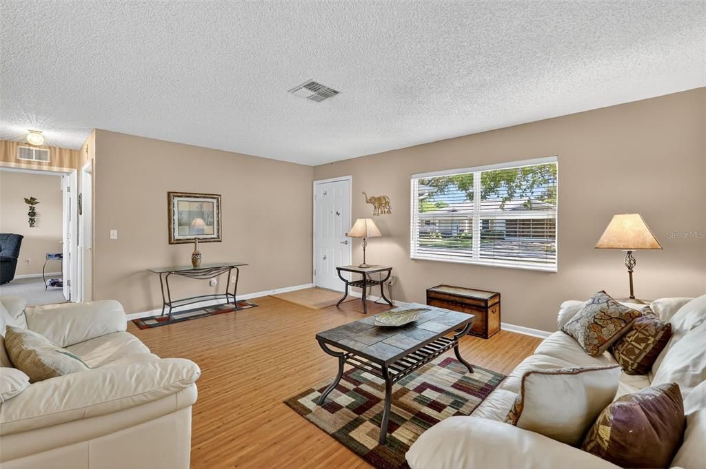 En Venta: $165,000 (2 camas, 2 baños, 1100 Pies cuadrados)