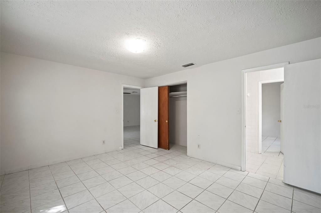 待售: $464,900 (6 贝兹, 0 浴室, 3149 平方英尺)