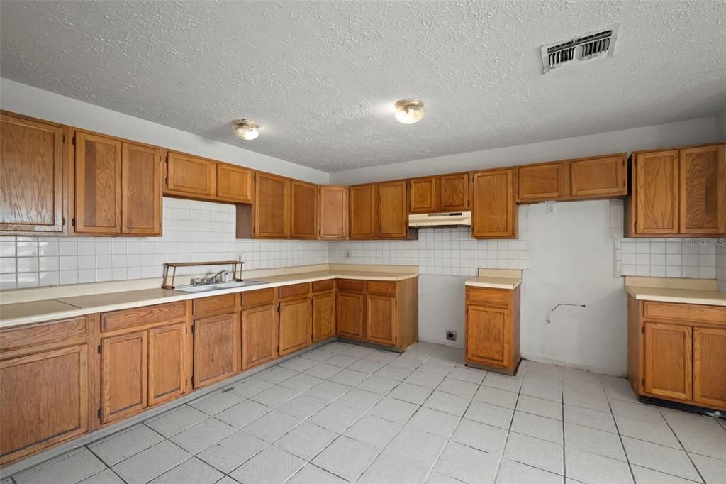 待售: $464,900 (6 贝兹, 0 浴室, 3149 平方英尺)