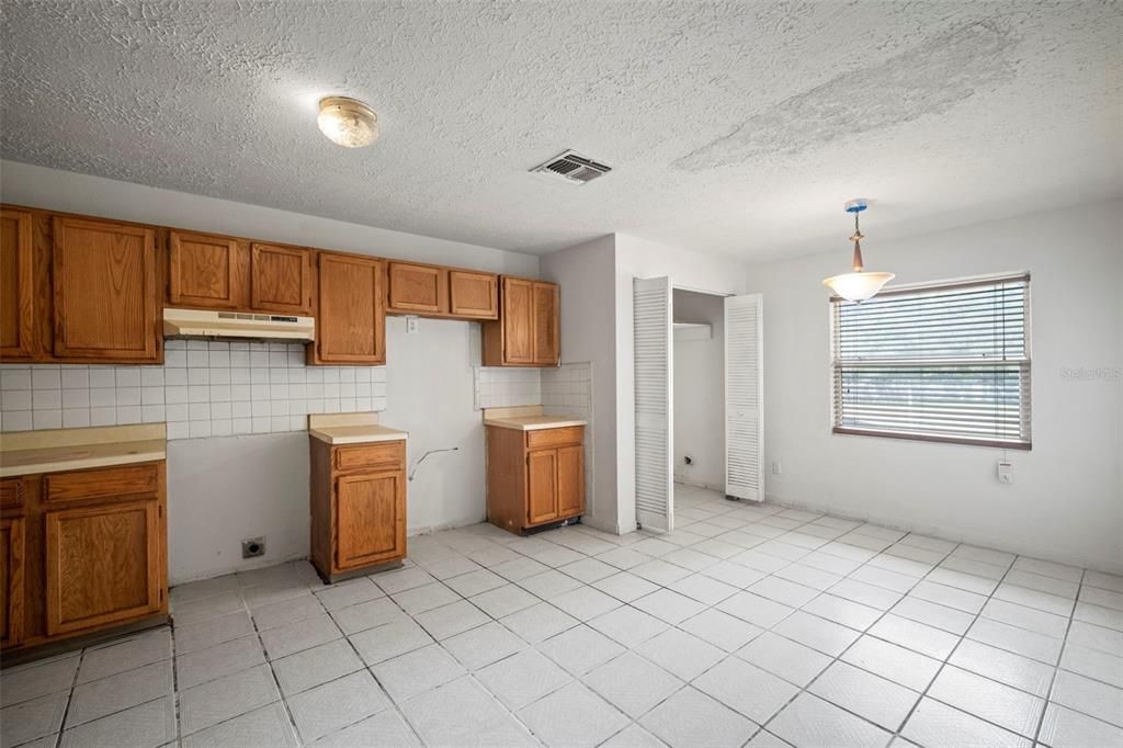 待售: $464,900 (6 贝兹, 0 浴室, 3149 平方英尺)