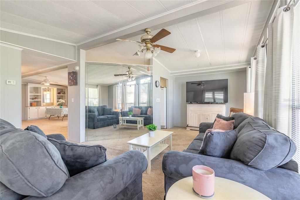 Active With Contract: $179,900 (2 beds, 2 baths, 1248 Square Feet)