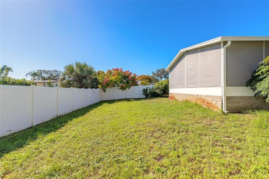 Active With Contract: $179,900 (2 beds, 2 baths, 1248 Square Feet)