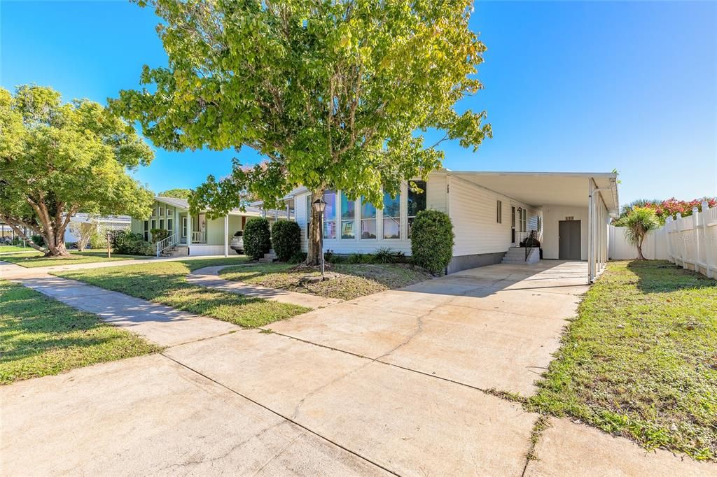 Active With Contract: $179,900 (2 beds, 2 baths, 1248 Square Feet)