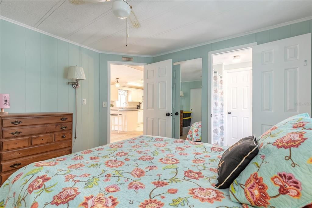 Active With Contract: $179,900 (2 beds, 2 baths, 1248 Square Feet)