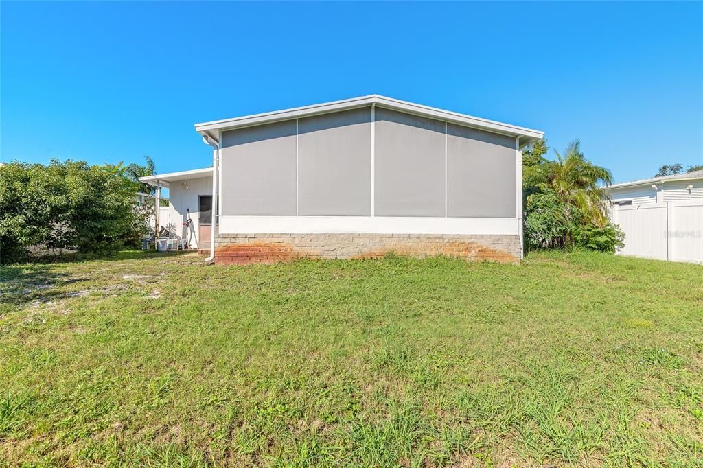 Active With Contract: $179,900 (2 beds, 2 baths, 1248 Square Feet)