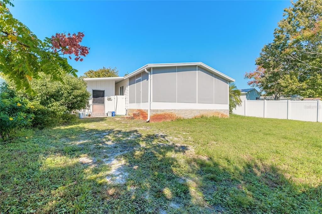 Active With Contract: $179,900 (2 beds, 2 baths, 1248 Square Feet)