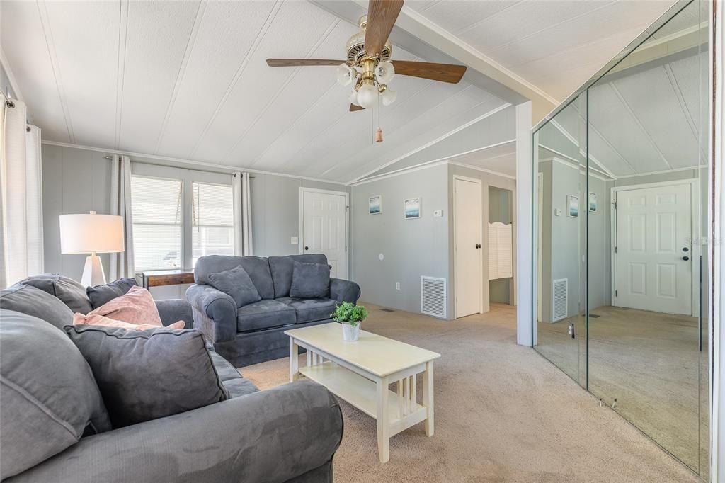 Active With Contract: $179,900 (2 beds, 2 baths, 1248 Square Feet)