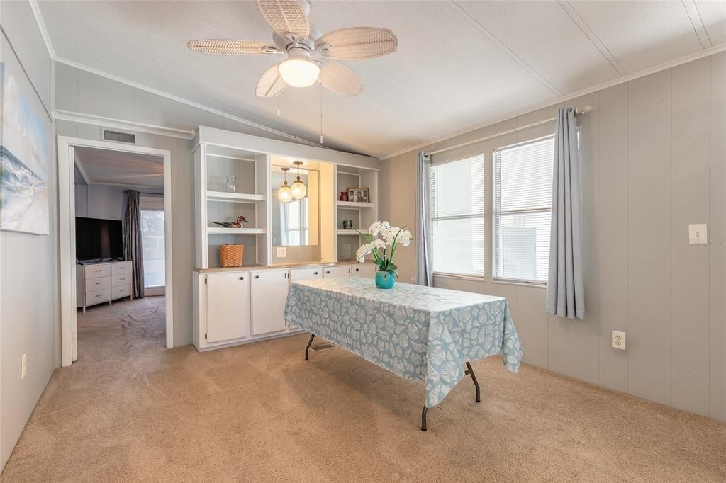 Active With Contract: $179,900 (2 beds, 2 baths, 1248 Square Feet)