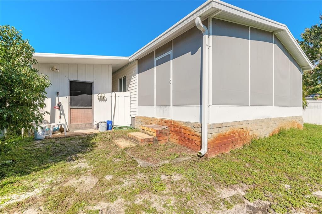 Active With Contract: $179,900 (2 beds, 2 baths, 1248 Square Feet)