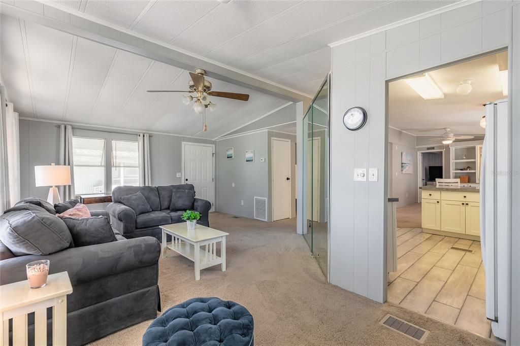 Active With Contract: $179,900 (2 beds, 2 baths, 1248 Square Feet)