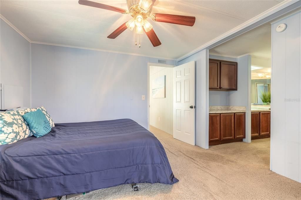 Active With Contract: $179,900 (2 beds, 2 baths, 1248 Square Feet)
