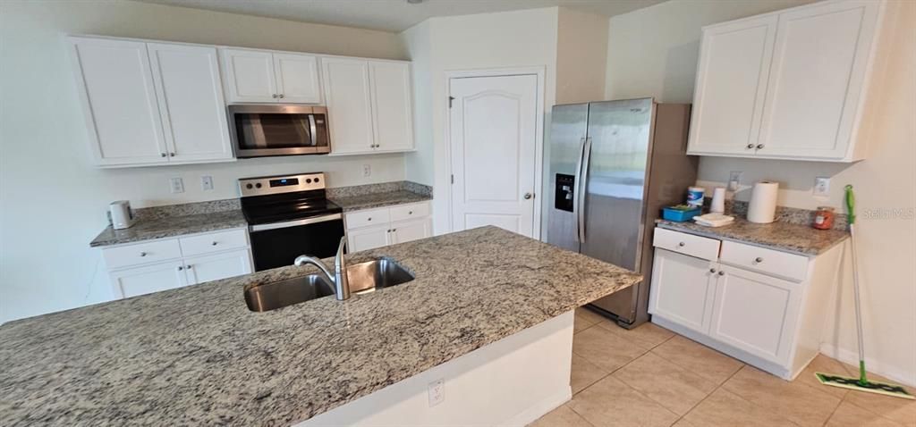 В аренду: $2,800 (5 спален, 3 ванн, 2626 Квадратных фут)