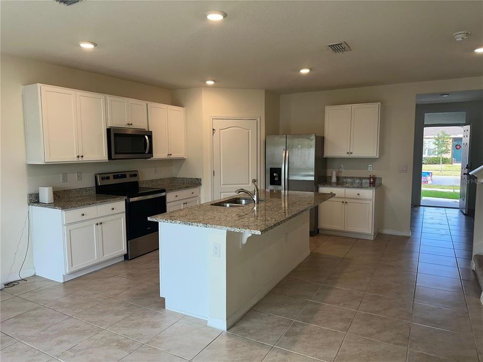 В аренду: $2,800 (5 спален, 3 ванн, 2626 Квадратных фут)